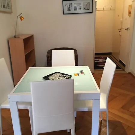 Apartment La Proximite Du Centre Avec Vue Sur Le Lac. *